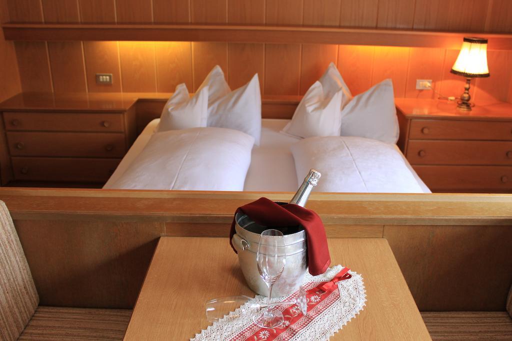 Albergo Alisander Корвара-ін-Бадія Номер фото