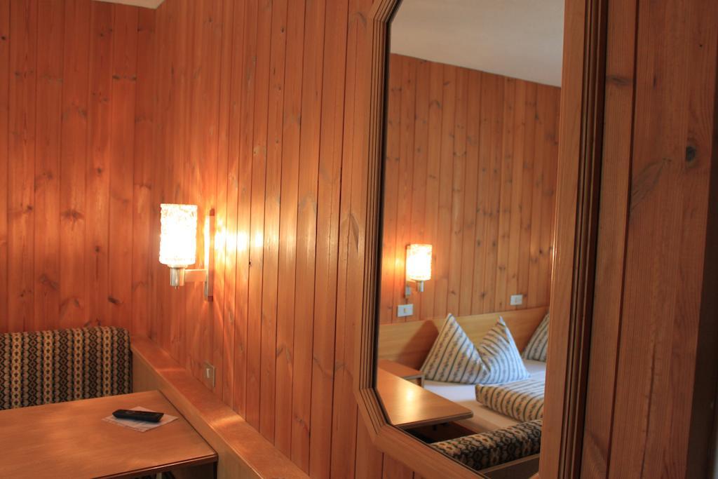 Albergo Alisander Корвара-ін-Бадія Номер фото